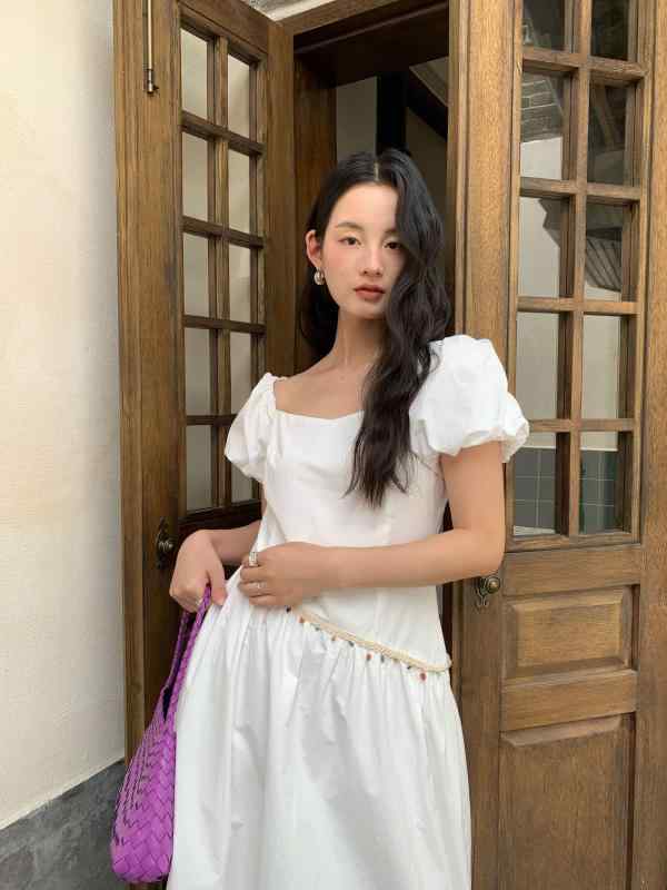 ワンピース レディース 春夏 韓国風 シンプル エレガント ウエストイン パフスリーブ 優しい デザイン 日常使い 軽やか シルエット 女性らしい スタイル コーディネート 人気 アイテム