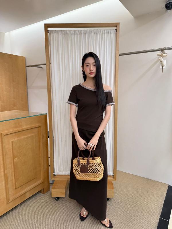 レディース 春夏 セットアップ フランス風 プリーツスカート オフショルダーTシャツ 2点セット ファッション コーディネート 軽やか スタイル