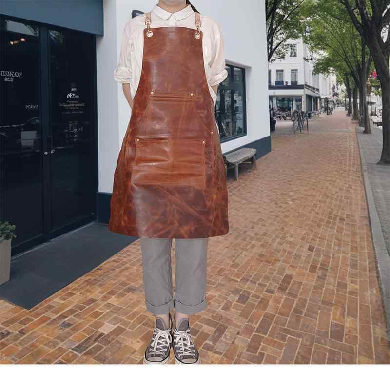 男女兼用 エプロン 本革 牛革 ワークエプロン レザーエプロン イエローブラウン カフェ 美容師 ネイルサロン 花屋 飲食店 作業用 作業着 上品 高級感 おしゃれ スタイリスト プロ仕様 耐久性 料理(x2)｜くらしのセロネ