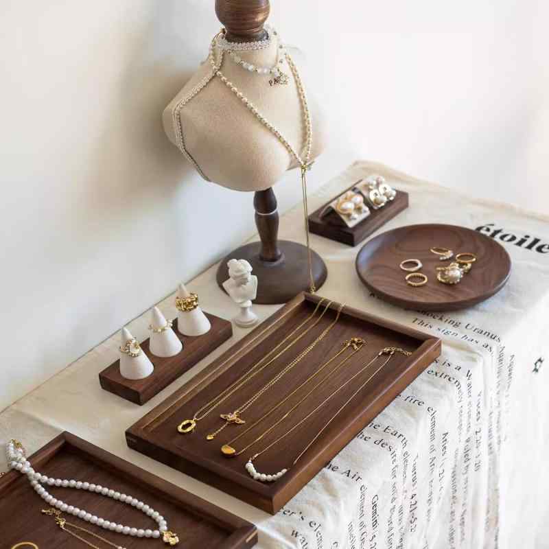 レディース メンズ アクセサリートレイ ウォールナット材 木製 ジュエリー収納 ネックレス ピアス イヤリング ディスプレイ 展示用 トレー 小物入れ 上品 高級感 和モダン 撮影小物 インテリア