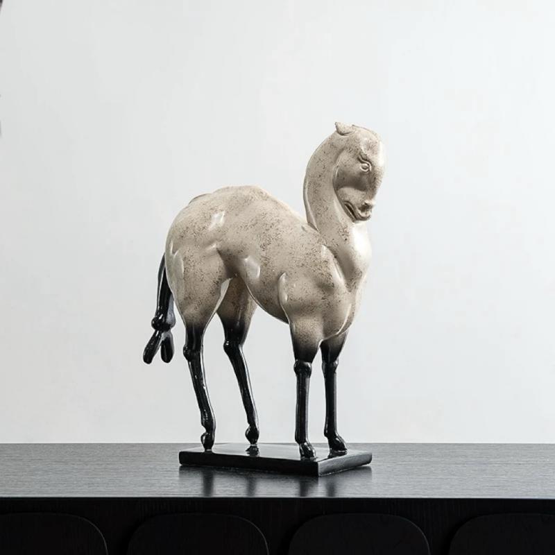 インテリア 置物 馬 彫刻 オブジェ レトロ アンティーク調 樹脂製 モダンチャイニーズ ホテル サロン ギャラリー 玄関 リビング 寝室 書斎 テレビ台 飾り 高級感 上品 アート デコレーション 贈り物 プレゼント 風水