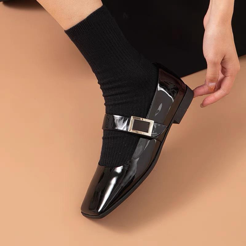 レディース パンプス メリージェーン スクエアトゥ フラットシューズ ぺたんこ ローヒール ストラップ 上品 きれいめ 大人可愛い フレンチスタイル 痛くない 歩きやすい 疲れにくい 普段使い カジュアル 春 秋