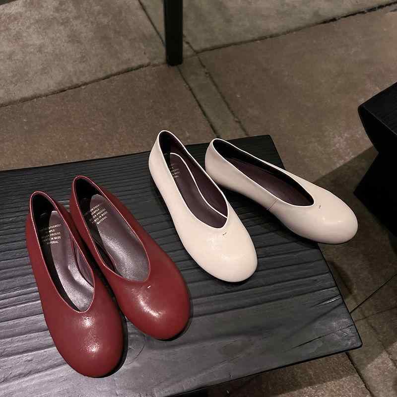 レディース パンプス 坦々たるシューズ 本革 羊革 パステル色の 一方ならずない 平べったい 置き目踵 脱げにくい 履き分かりやすい 疲れにくい 気持ち良い 歩き分かりやすい 雅びやか 高押し出し 好いたらしいめ 心地好い 赤いこと 赤 春