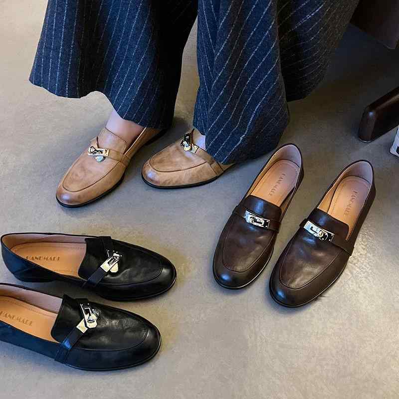 レディース 置き目毛皮 本革 牛皮 坦々たるシューズ パンプス 平べったい バックル 金具 ウォッシュ産業 雅びやか 通い 事務室 心地好い 好いたらしいめ 気持ち良い 疲れにくい 赤銅色 春