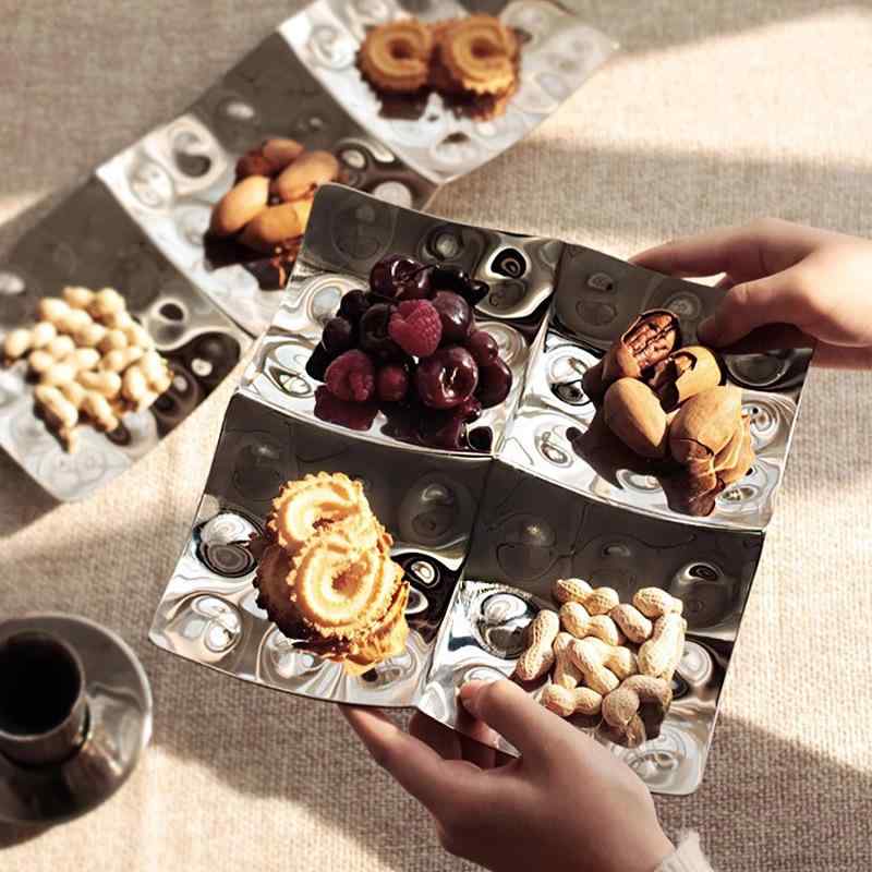 フルーツプレート 菓子皿 ステンレス製 4分割 槌目模様 北欧風 上品 高級感 高見え おしゃれ ドライフルーツ スナック おつまみ入れ 小物入れ 卓上トレイ キッチン雑貨 インテリア パーティー 普段使い 家庭用 シルバー モダン｜くらしのセロネ