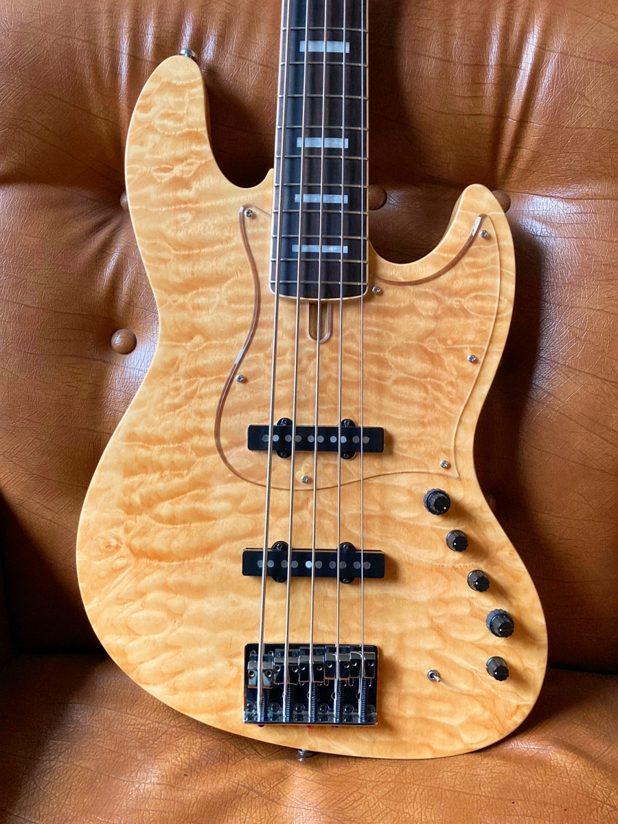 無料長期保証 Sire V9 5st Marcus Miller Swamp Ash エレキベース 5弦