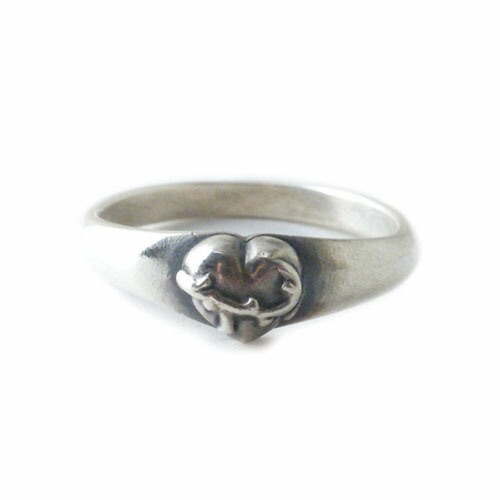 Vantique SACRED HEART RING