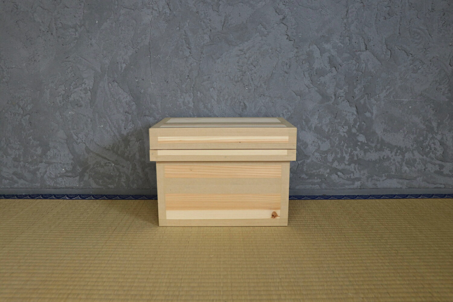 茶箱5ｋ　前田工房　サイズ35ｃｍ×24ｃｍ×25ｃｍ　杉　トタン　日本製　お茶の保存　乾物の保存　機密機器の保管