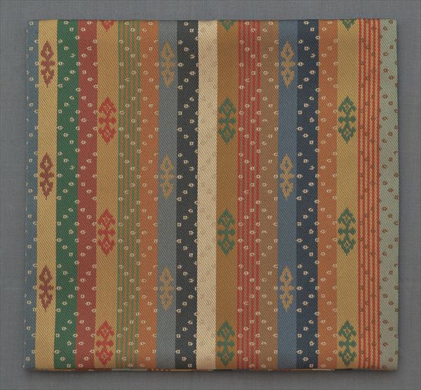 龍村美術織物 御軾天平唐花文錦　新品未使用　龍村織　テーブルセンター　2枚セット 03151909_5aaa4666a6d52_medium.