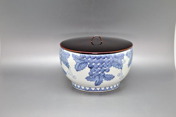 茶道具　香合　屏風箱　王懐英 楽天市場】香合 染付 屏風箱 景徳鎮 王懐英作（桐箱） : 茶道具