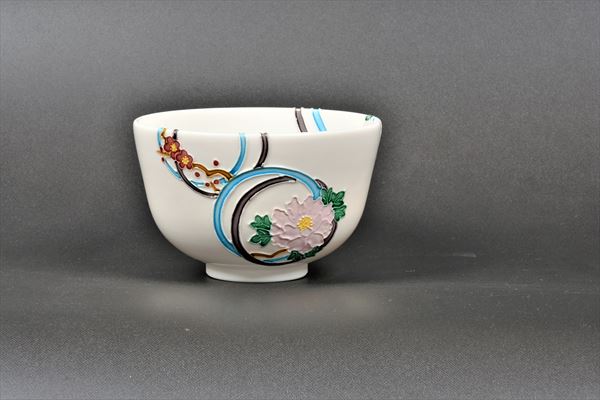 茶碗 交趾 輪違草花 中村翠嵐作（桐箱）