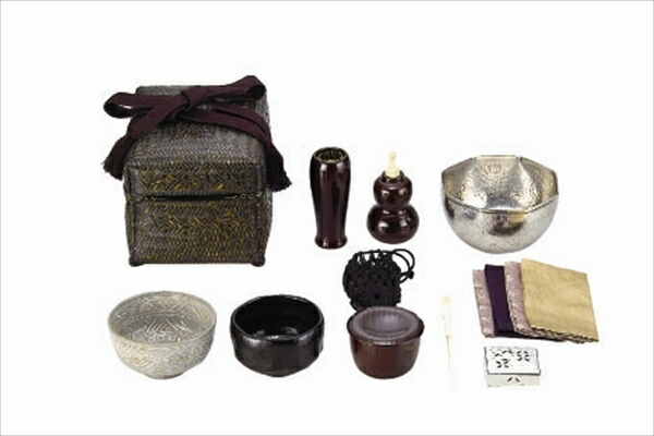 『御所籠』セット一式　「御所篭」　茶道具　茶籠　セット一式 茶道具 御所籠 茶籠 黒楽茶碗 振出など 十一点一式 時代箱付 F