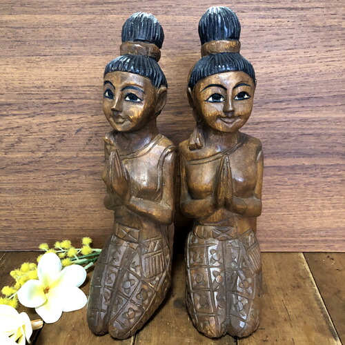 サワディー人形 アジアン家具 木彫り像 全高約77cm サワディー人形 アジアン家具 木彫り像 全高約77cm - メルカリ