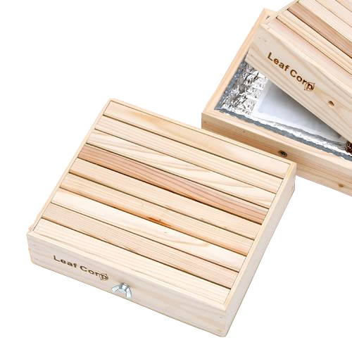 カイロが入れられ、まるで床暖房のような心地よい暖かさの保温器