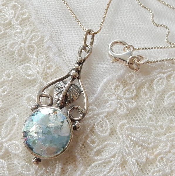 ふぁ agete ローマンガラス ネックレス 美品 ローマンガラスのフリマアイテム一覧