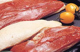 鴨ロース （むね肉） 冷凍 約１kg （2枚～4枚） 大きさ、枚数は当店のお任せとなります。冷凍950g～1kg （2～4枚） ステーキカット 鴨むね肉 ブロック お取り寄せ レシピ 【国産 青森県 フランス産バルバリー種】