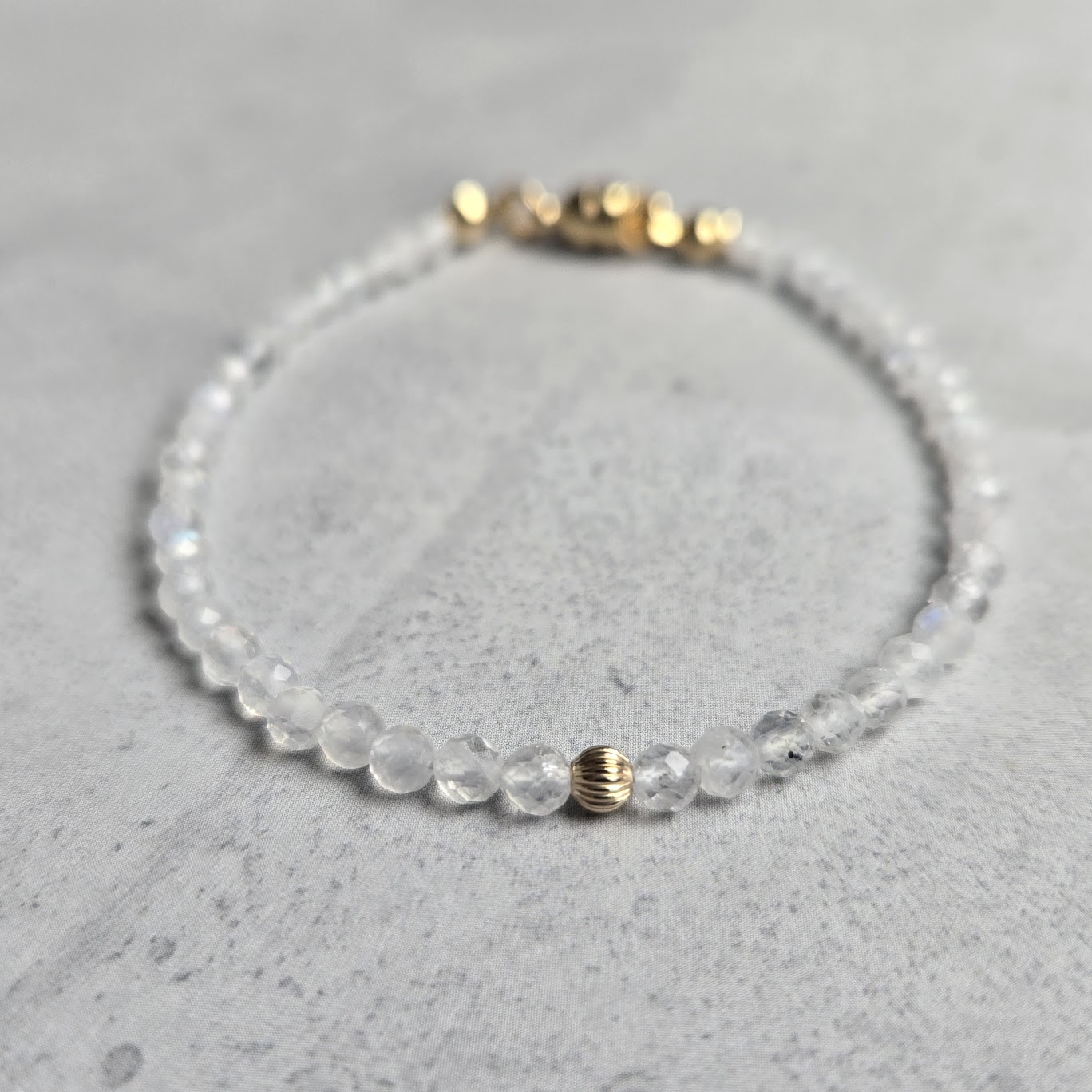 楽天市場】【再入荷】レインボー ムーンストーン ブレスレット（ボタン