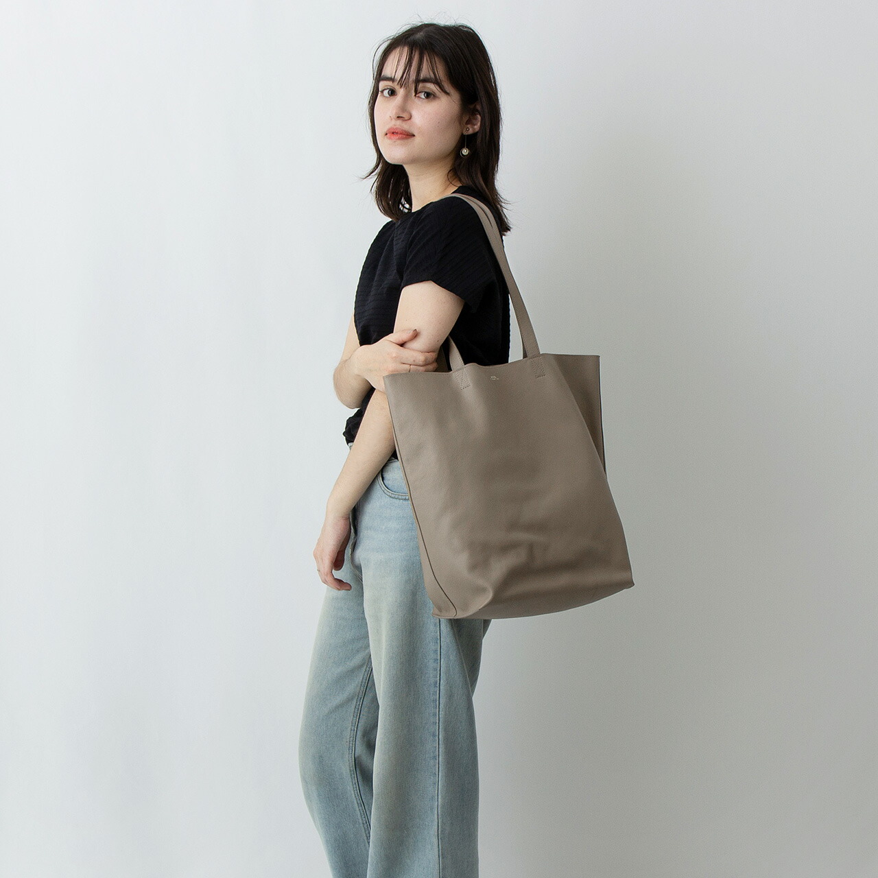 日本最大級 レディース 【A.P.C】一枚革レザートートバッグ