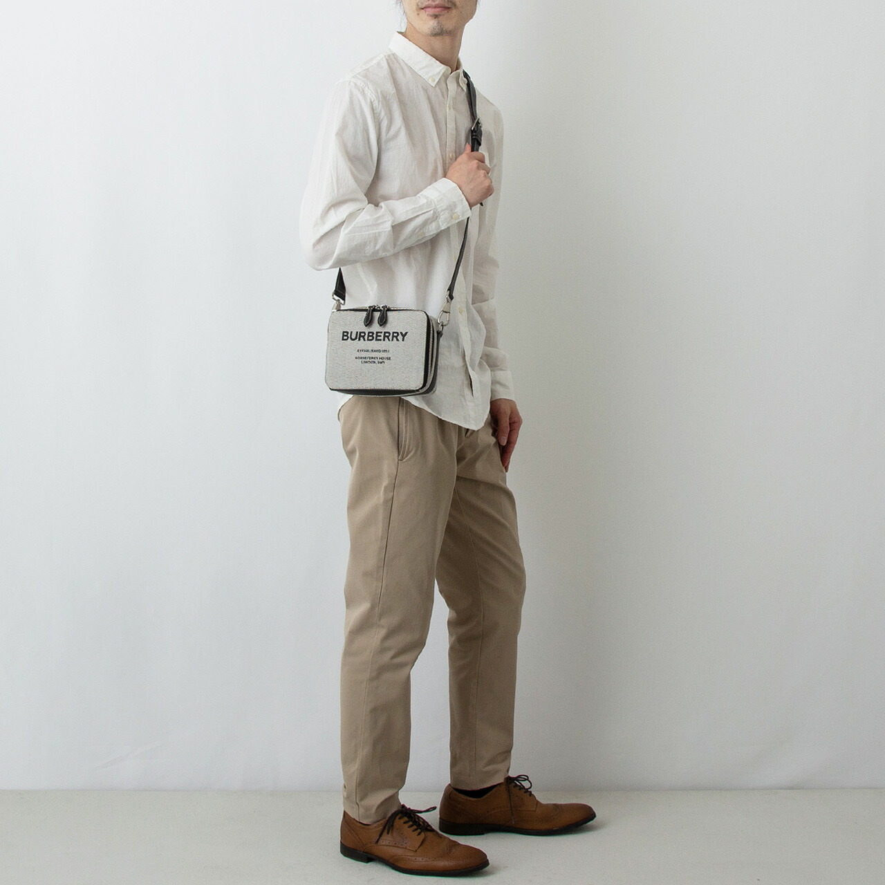 バーバリー Burberry 21年春夏新作 Sutton 39 Off Burberry Sale 2 000円クーポン対象 バッグ バーバリー Burberry バッグ メンズ 2wayショルダー クラッチバッグ ブラック Sutton V3t A11 Black 英国 Chelseagardensuk バーバリー Burberry 21年春夏新作 Sutton 39 Off Burberry Sale 2 000円クーポン対象 バッグ バーバリー Burberry バッグ メンズ 2wayショルダー クラッチバッグ ブラック Sutton V3t A11 Black 英国 Chelseagardensuk