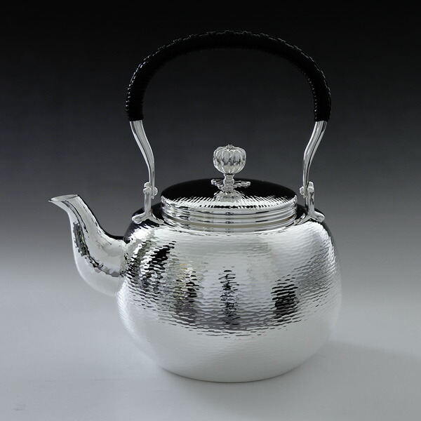 楽天市場】秀峰堂作 銀瓶 丸型五合 湯沸 銀仕上げ 茶器 : お茶茶道具十菱