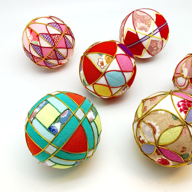 数量限定 ちりめん手毬ver5ちりめん素材 和小物 てまり 鞠毬 手鞠 ディスプレイ 用品 七五三 ペット 成人式 和装 結婚式 記念 写真 撮影用 装飾 飾り 軽い カラフル 可愛い 綺麗 和柄 和風 孫 店舗 和室 旅館 ホテル 写真館 小物 正月飾り