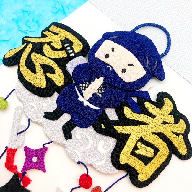 楽天市場 忍者ｂ 壁飾り 変わり下げ飾りシリーズ歴史 漢字 手裏剣 巻物 十手 忍 刀 クナイ プレゼント 外国人 日本 お土産 玄関飾り タペストリー 押絵 ちりめん細工 京都 ディスプレイ インテリア リビング 卓上飾り 手作り ハンドメイド コンパクト 2点までメール便可