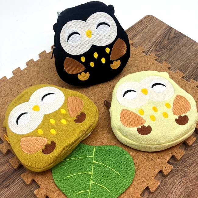 楽天市場 ポーチ 小物入れ 可愛い にっこりふくろうポーチ 3色 キャラクターポーチシリーズ フクロウ 梟 可愛い ちりめん 刺繍 縁起物 秋 ファスナー マチ付き 手作り ハンドメイド 和雑貨 小学生 幼稚園児 保育園児 介護施設 縁起物 8点までメール便ok ちりめん細工 楽天市場 ポーチ 小物入れ 可愛い にっこりふくろうポーチ 3色 キャラクターポーチシリーズ フクロウ 梟 可愛い ちりめん 刺繍 縁起物 秋 ファスナー マチ付き 手作り ハンドメイド 和雑貨 小学生 幼稚園児 保育園児 介護施設 縁起物 8点までメール便ok ちりめん細工