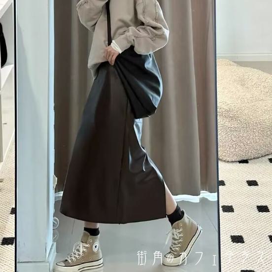 定番 体型カバー 楽ちん スタイル コーデ ファッション 普段使い 着回し 誕生日会 授業参観 女子会 お茶会 アウトドア 休日 お出かけ デート ママ服 女性用 レディース 40代 30代 無地 モード系 カジュアル レザー Aライン フレア マキシ丈 アンクル丈 冬 2色 ロングスカート
