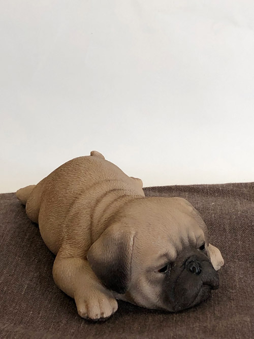 1/6 パグ Pug 犬 「おやすみモード」 うつ伏せ 仰向け 2種 ＆ ベッド 1/6 パグ Pug 犬 「おやすみモード」 うつ伏せ 仰向け 2種