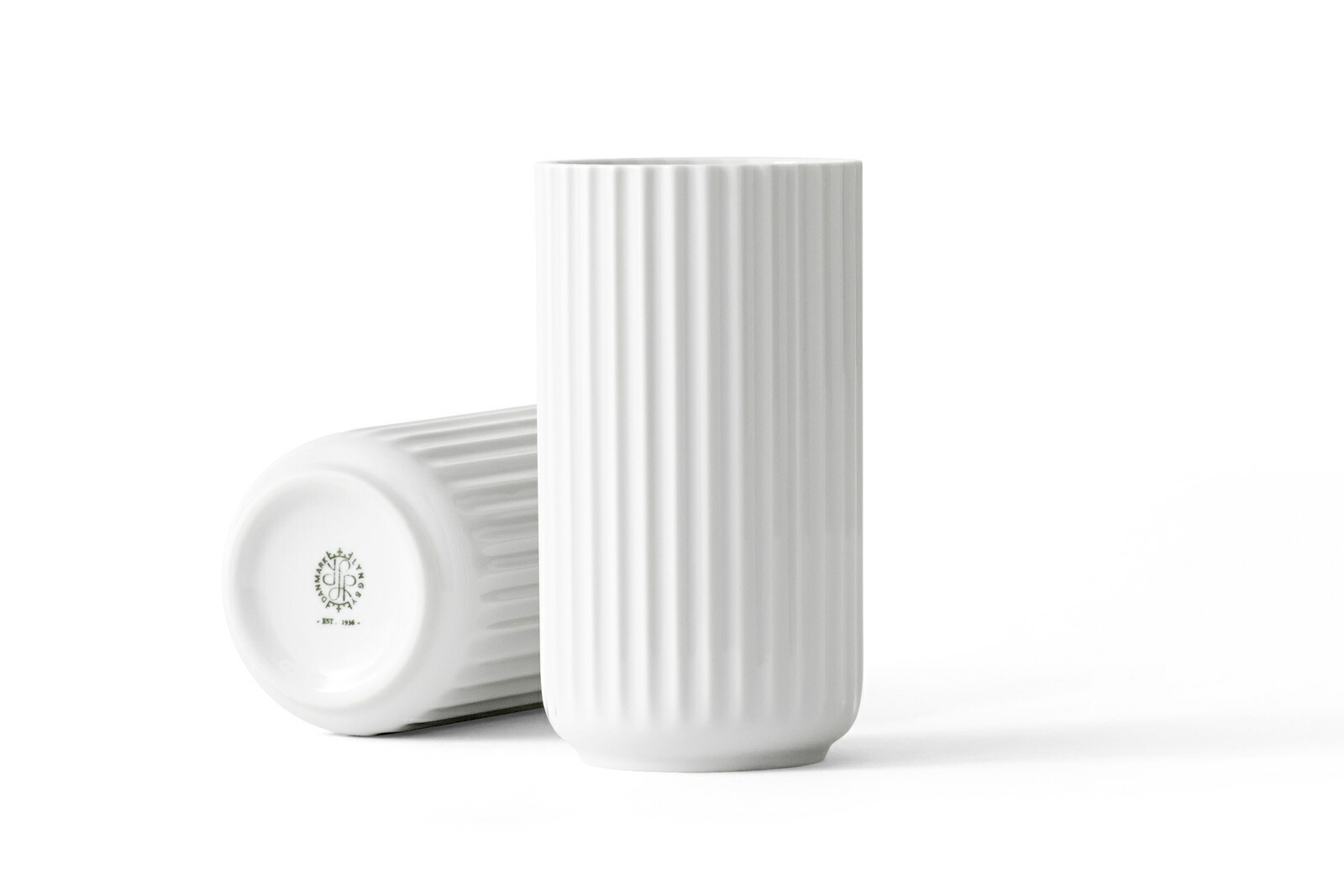 Lyngby PorcelainLyngby Porcelain（リュンビュー・ポーセリン）　フラワーベース　高さ15cm　ホワイト【北欧雑貨 フラワーベース 花瓶 デンマーク 陶器 モダン リビング モノトーン おしゃれ ビンテージ 白黒】