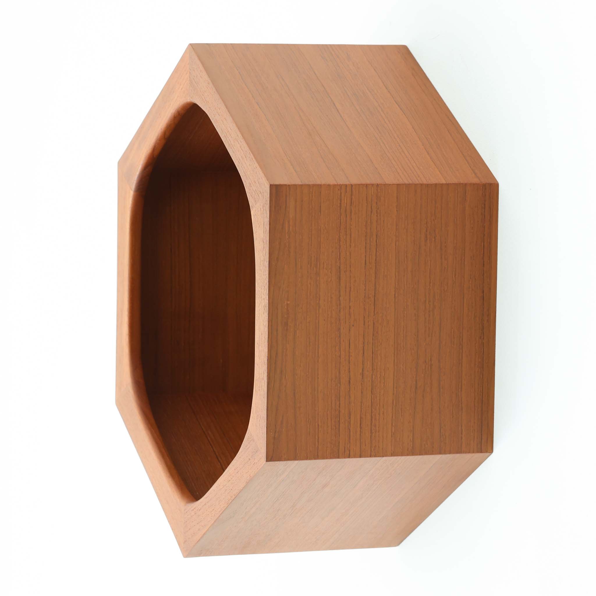 【訳あり降車口品】Hexagon コネクトウォールシェルフ☆北欧室内装飾 CHLOROS ウォールシェルフ 飾りもの ヘキサゴン ディスプレイシェルフ 取り合わせ 納める 北欧調度品 目論む チーク純乎たる材 チーク材 生まれながら木 今めかしい 分かりやすい 高品質 おすすめ