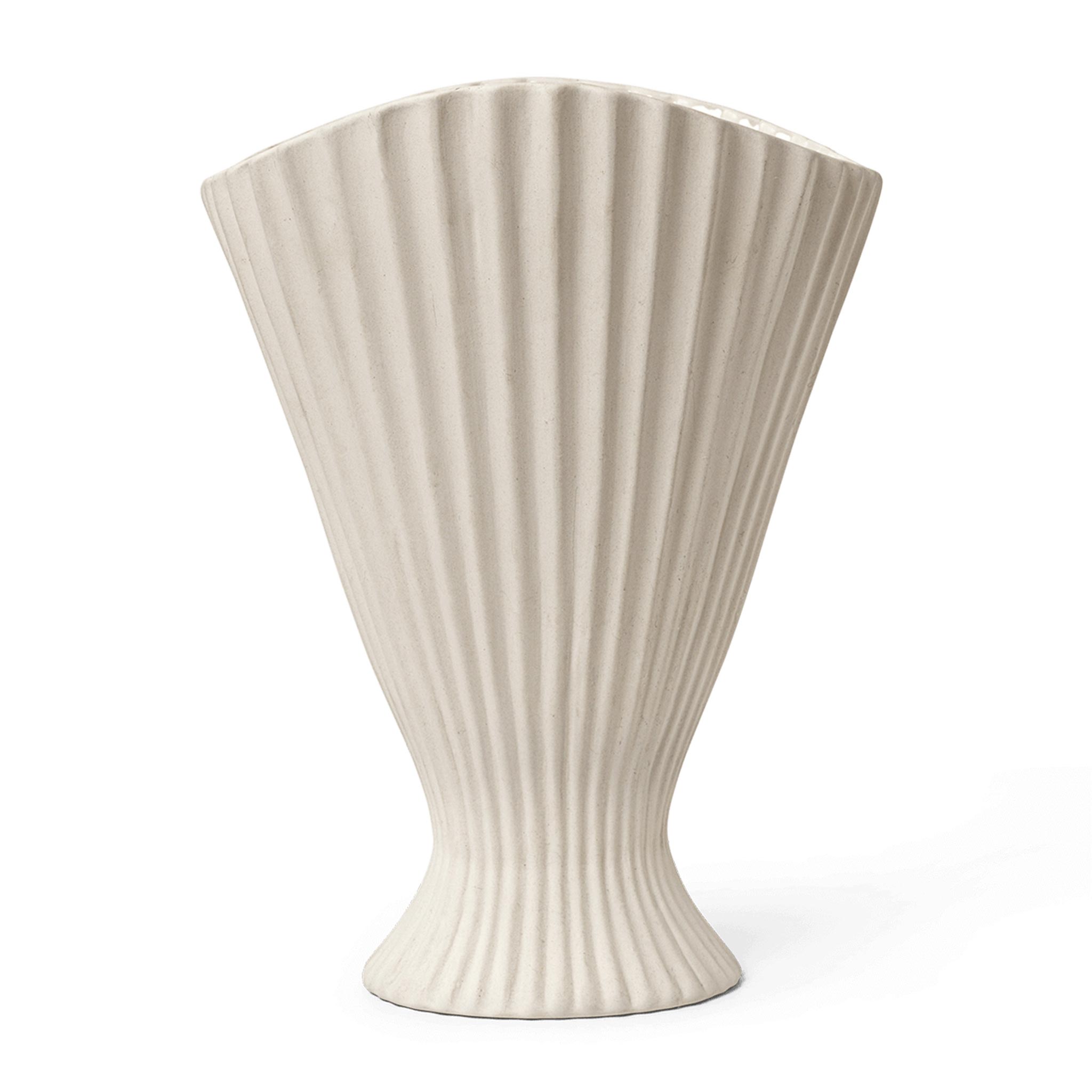Ferm Living ファームリビング 柔らかなプリーツ状フォルムが特徴のフラワーベース Fountain Vase 高さ30cm オフホワイト 北欧 インテリア ストーンウェア 花器 デザイン 花飾り 生花 ドライフラワー 卓上 室内装飾 玄関｜CHLOROS　（クロロス）