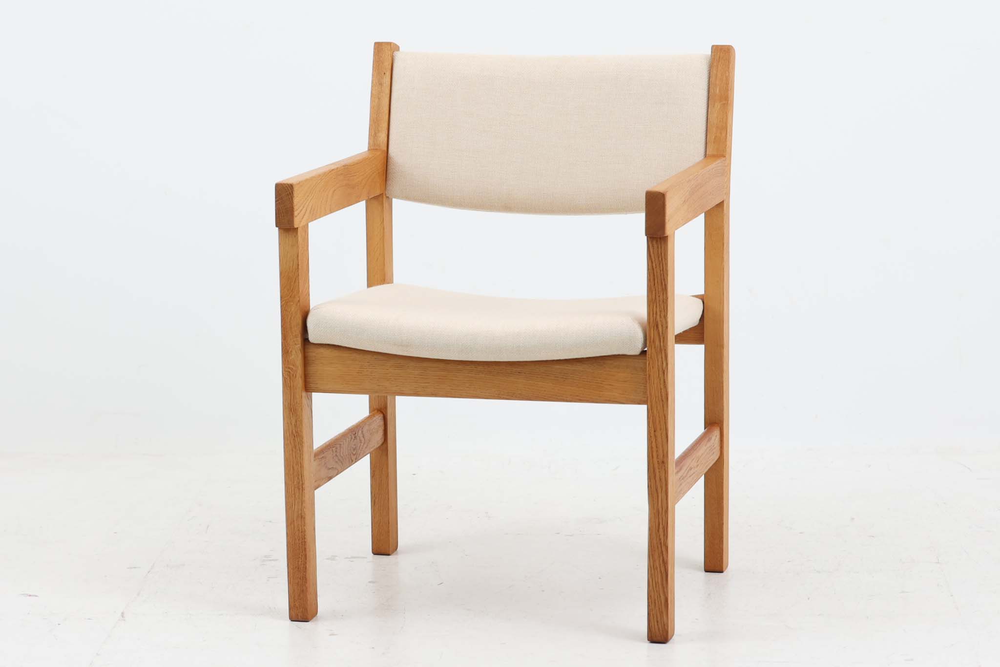 北欧家具ビンテージ　アームチェア　オーク材　Hans J.Wegner（ハンス・J・ウェグナー）　GETAMA/ゲタマ【デンマーク製 アンティーク ダイニングチェア パソコンデスクチェア おしゃれ インテリア おすすめ】｜CHLOROS　（クロロス）