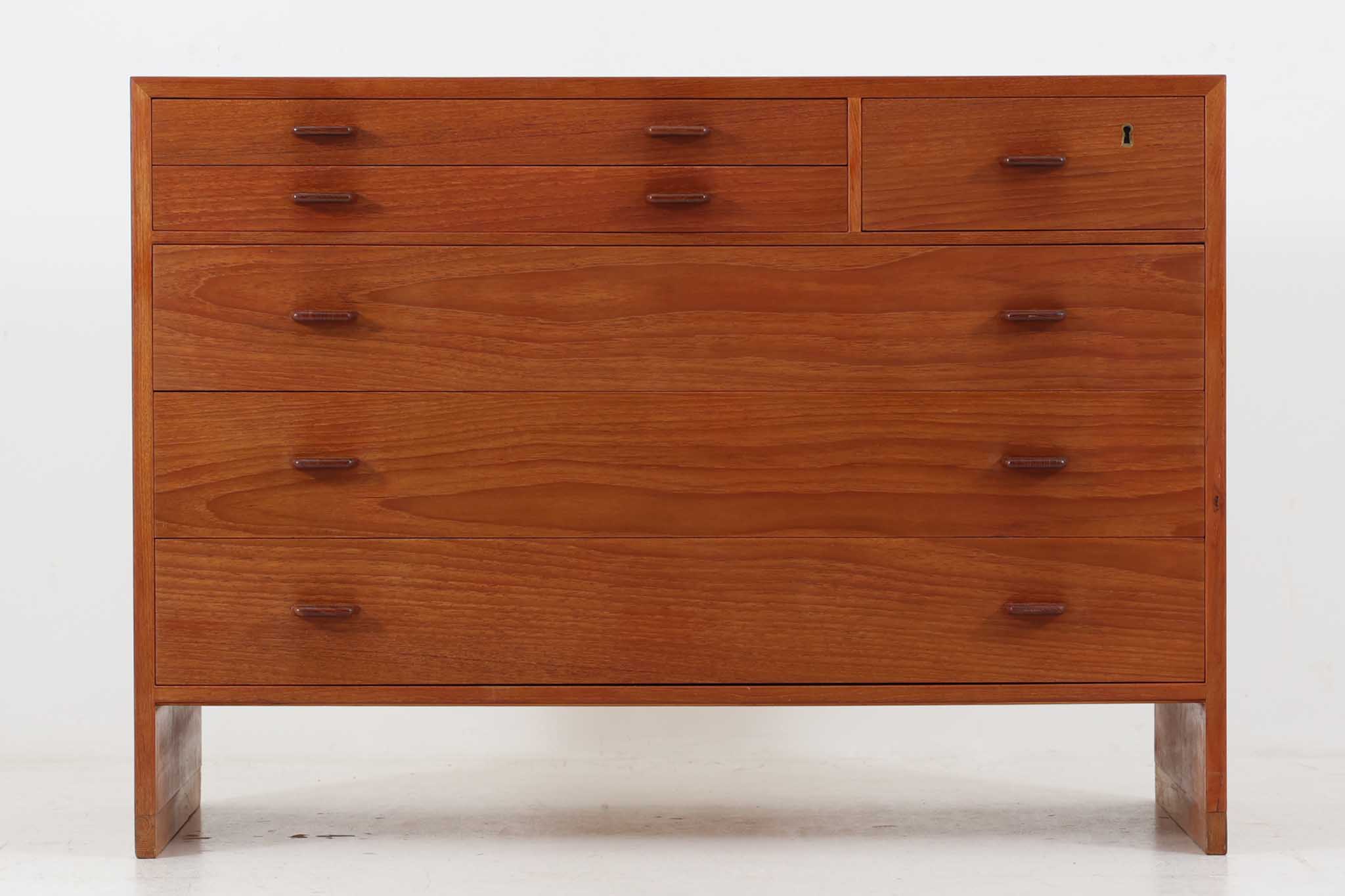 Hans J.Wegner(ハンス・J・ウェグナー) RY洋服箪笥 チーク×オーク材材 北欧調度品ビンテージ【アンティーク 北欧室内装飾 タンス 建築家 今めかしい】