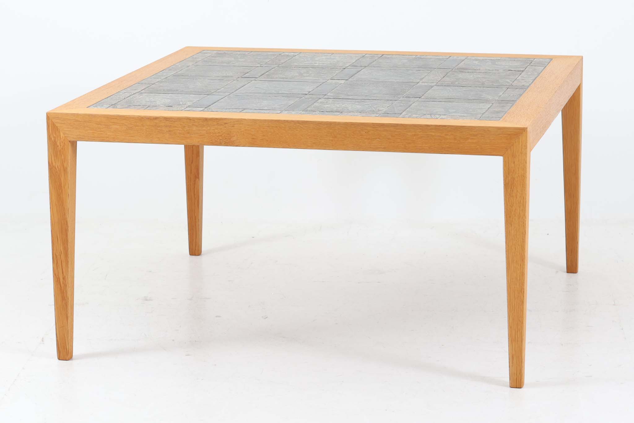 Royal Copenhagen(ロイヤルコペンハーゲン)×Haslev(ハスレヴ) タイルトップセンターテーブル 幅93cm BACA オーク材 北欧家具ビンテージ【アンティーク 北欧インテリア コーヒーテーブル ソファテーブル チーク材 収納家具 おしゃれ】|CHLOROS (クロロス)