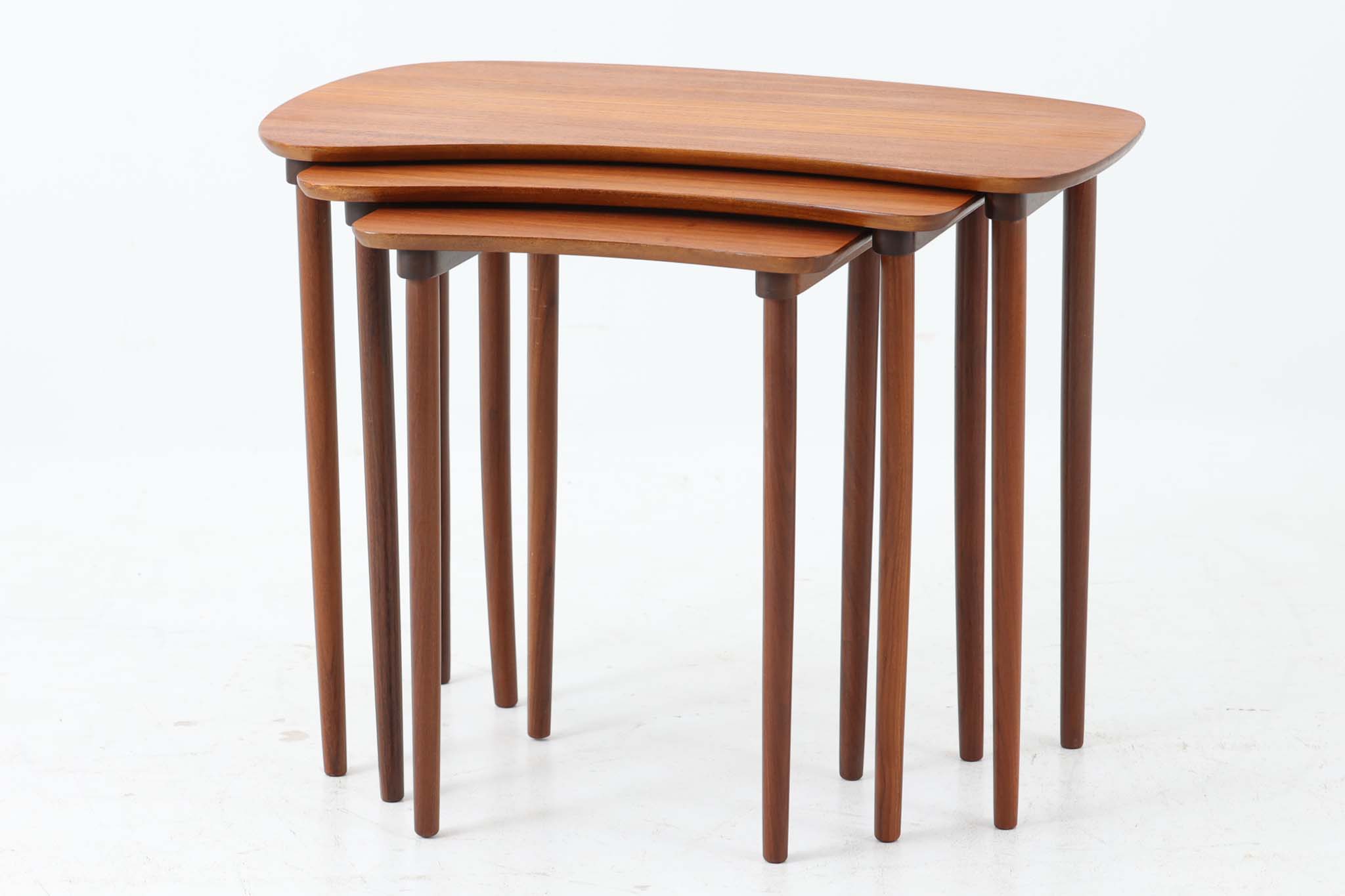 Hans J. Wegner AT40ネストテーブル チーク無垢材 ウェグナー AT40 ネストテーブル｜Hans J Wegner（ウェグナー）｜チーク材