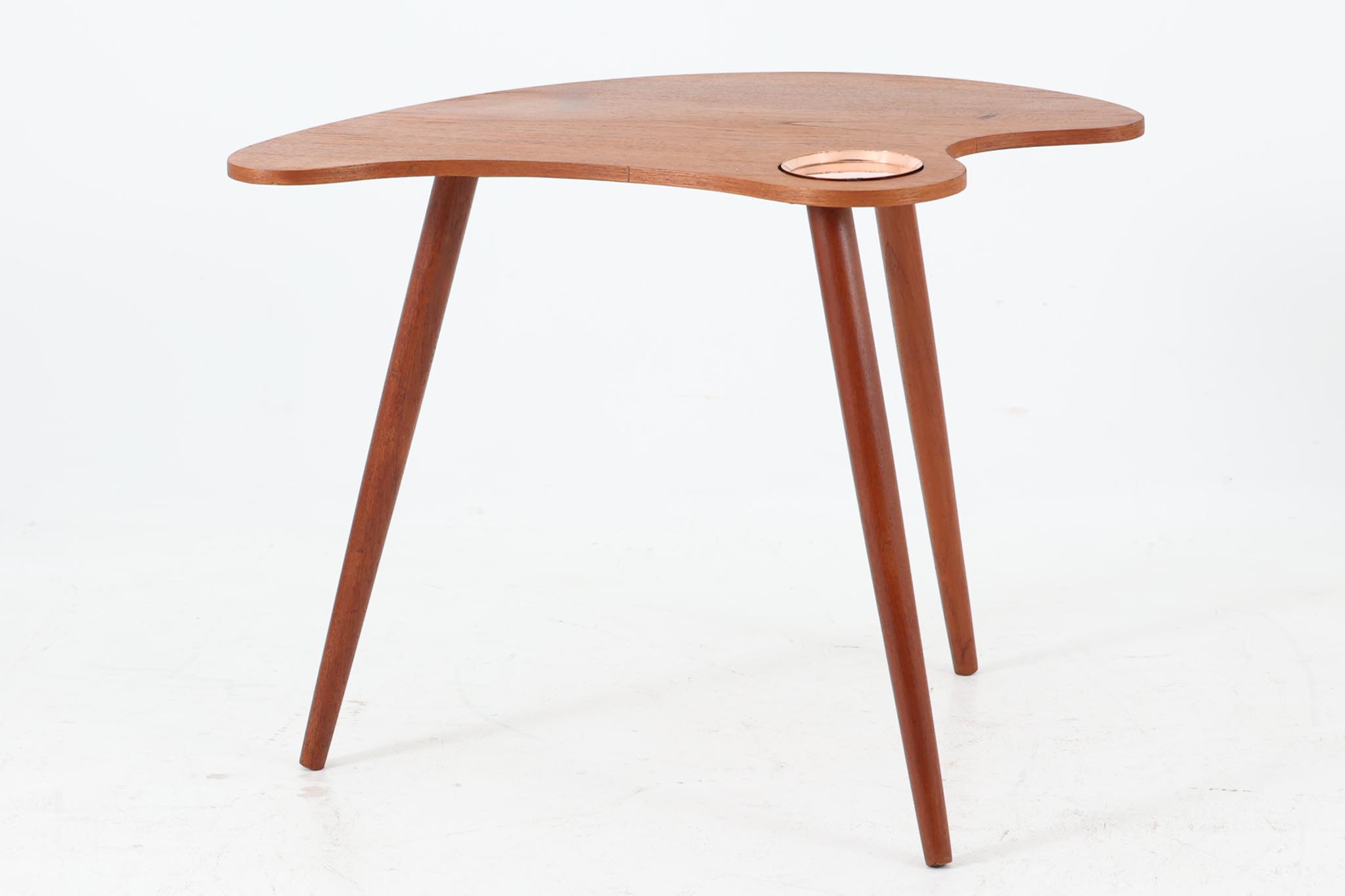 小ぶりなサイドテーブル　3本脚　チーク材　北欧家具ビンテージ 北欧ビンテージ家具 スウェーデン製 3本脚スツール チーク×スチール