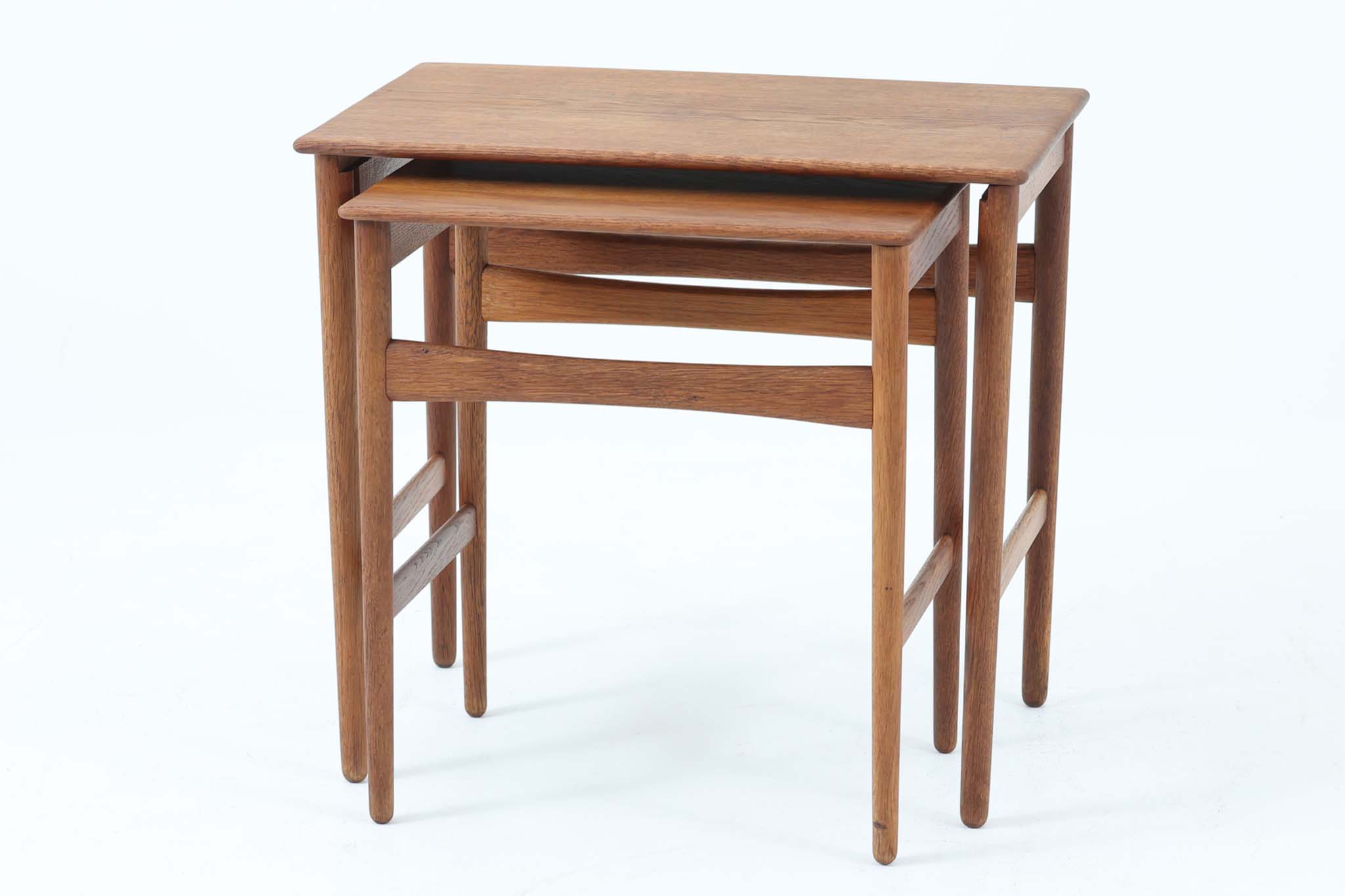 Hans J.Wegner(ハンス・J・ウェグナー)　オーク無垢材　ネストテーブル　AT40　北欧家具ビンテージ【ビンテージ家具 オーク材 デンマーク家具 北欧デザイン ハンスウェグナー ミッドセンチュリー 無垢材テーブル モダン家具 ネストテーブルセット オークネストテーブル】