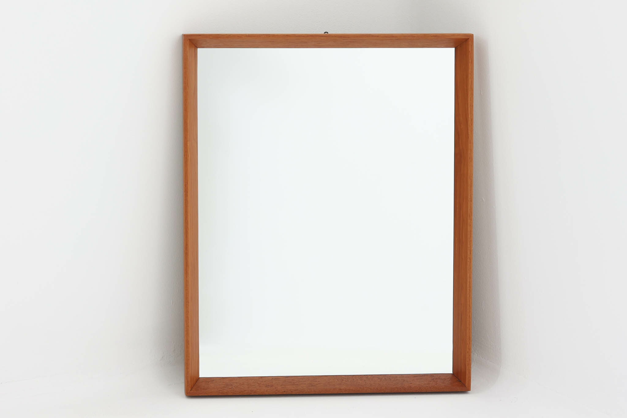 デンマーク製　チーク材ミラー　壁掛け/立掛け　北欧ビンテージ家具 楽天市場】デンマーク製 チーク材ミラー 壁掛け/立掛け 高さ76cm