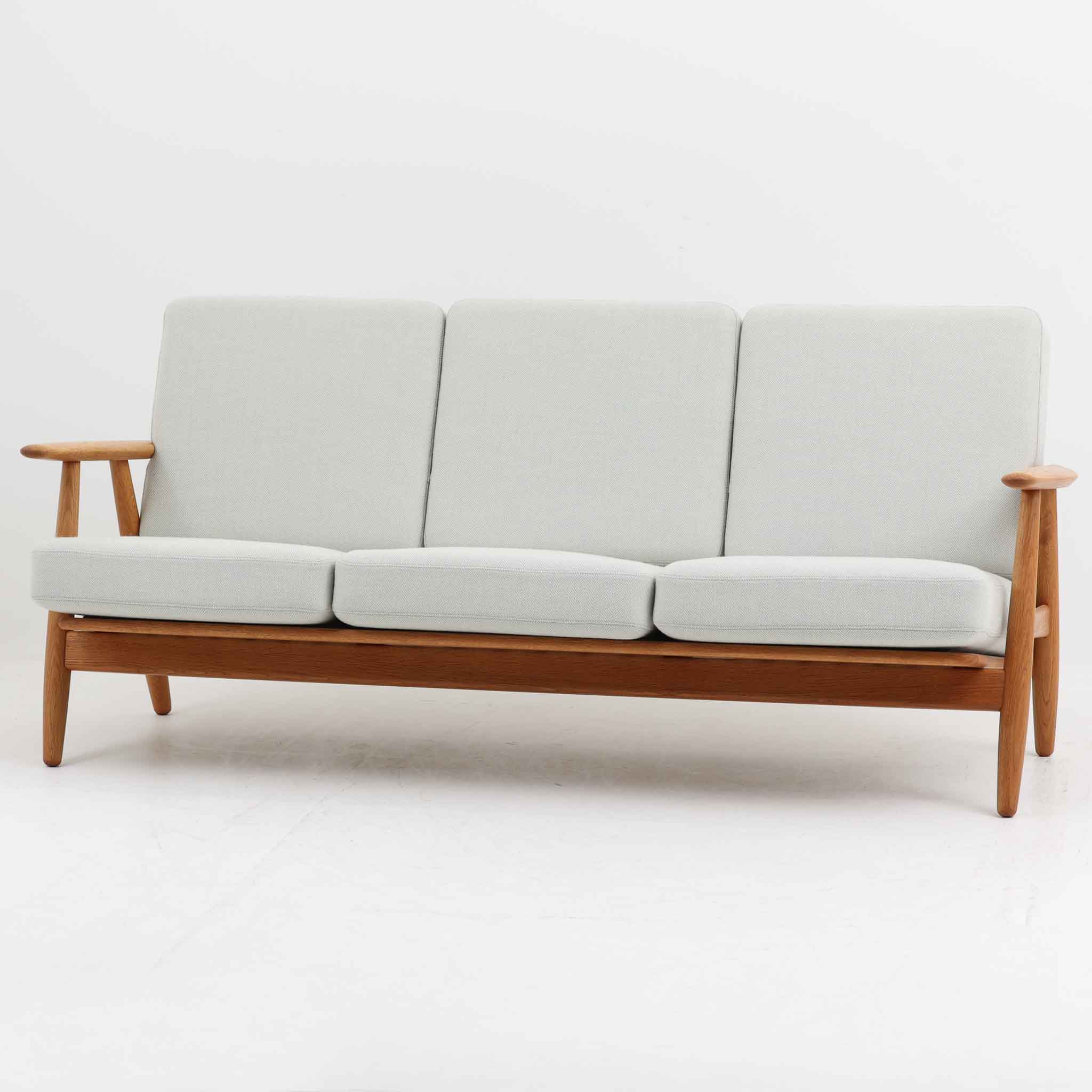 Hans J. Wegner トリプル長いす GE240 オーク材 Getama ハンス・J・ウェグナー ゲタマ デンマーク王国製 北欧ビンテージ調度品 三人掛け長いす 木製ひな形 待ち合い室長いす 北欧調度品 今めかしい リビング長いす