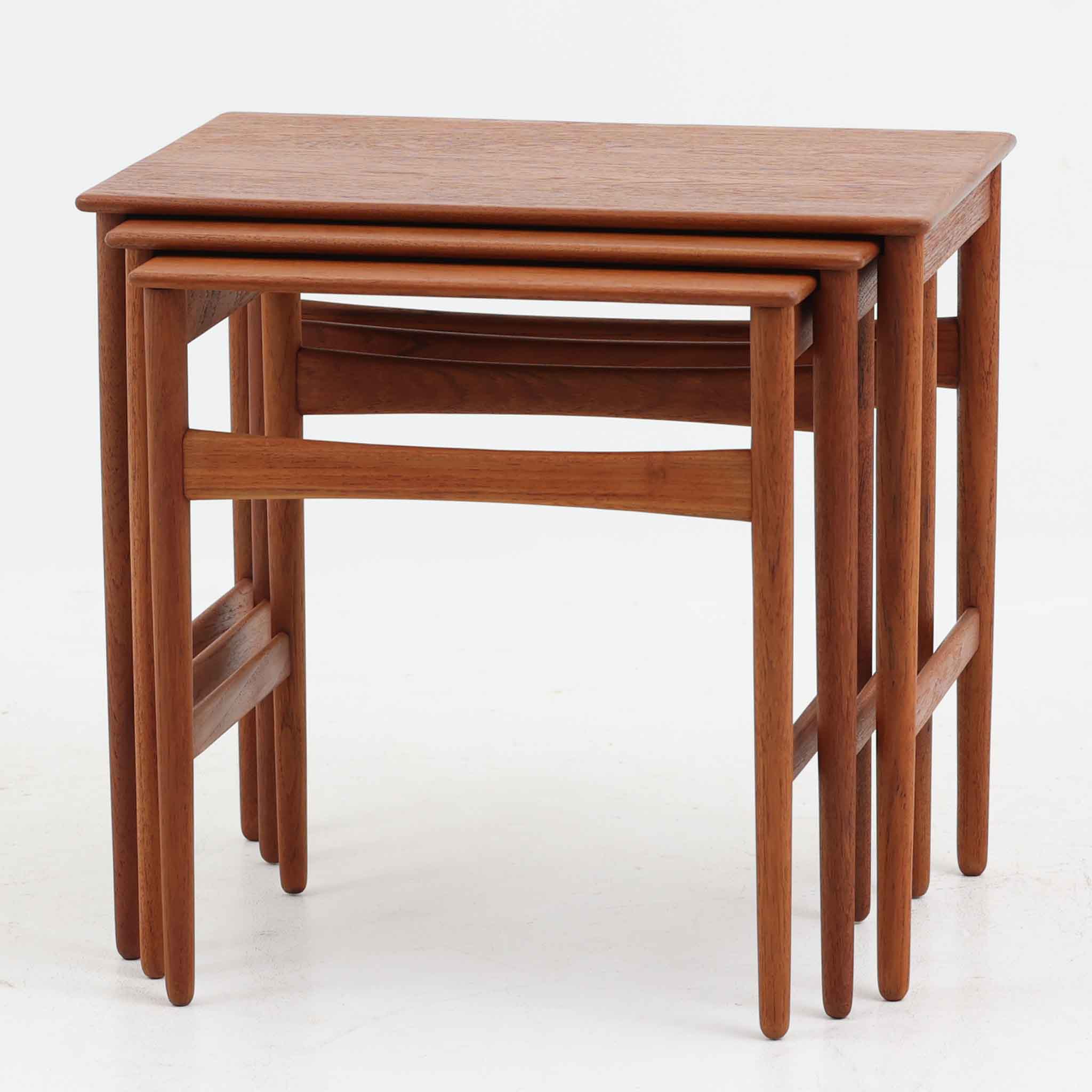 Hans J. Wegner AT40ネストテーブル チーク無垢材 ウェグナー 楽天市場】Hans J.Wegner(ハンス・J・ウェグナー) チーク×オーク材