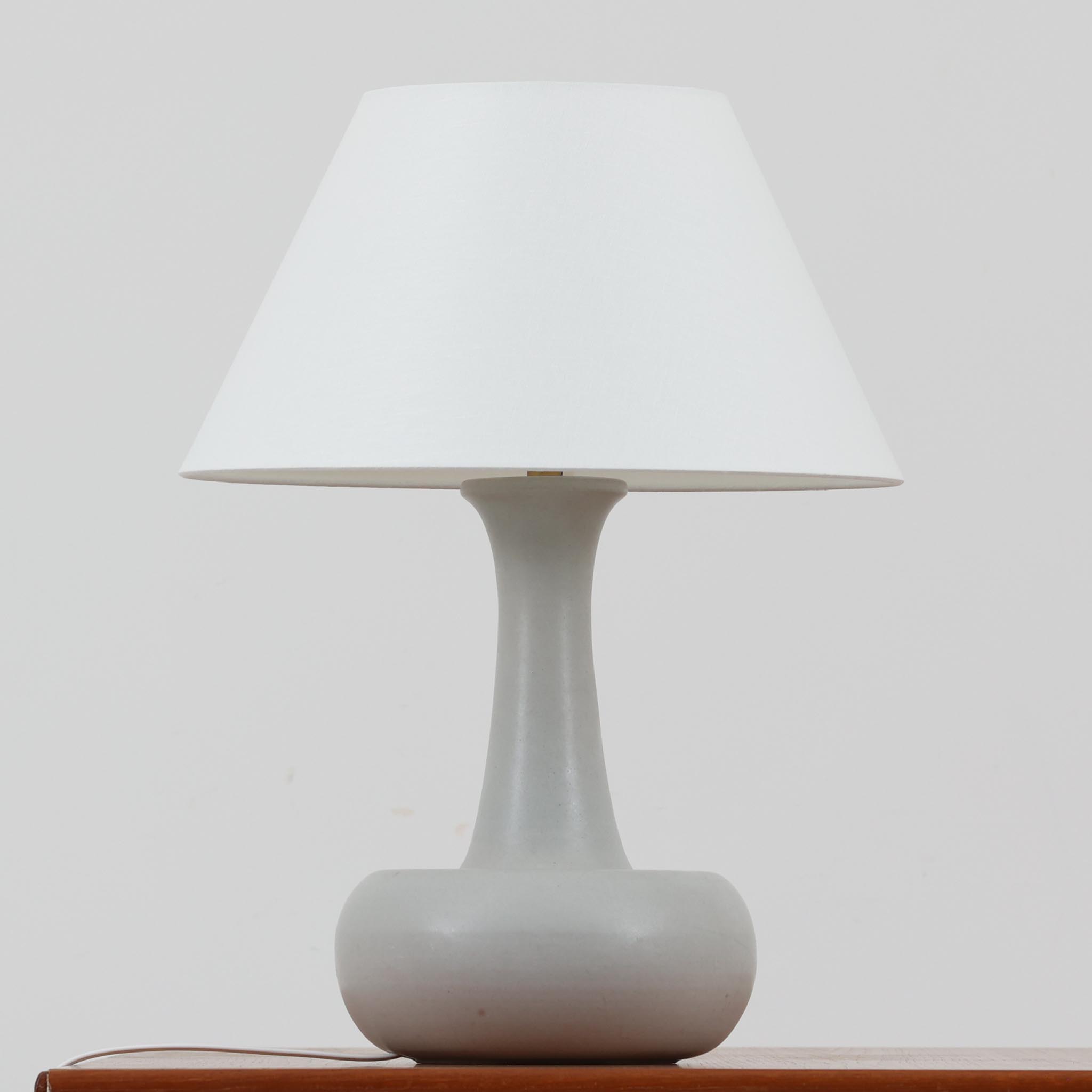 Le Klint テーブルランプ 高さ52cm Ole Boggild レ・クリント デンマーク製 北欧ビンテージ家具 北欧照明 陶器ランプ ベッドサイドライト インテリア照明 リビングライト ビンテージ