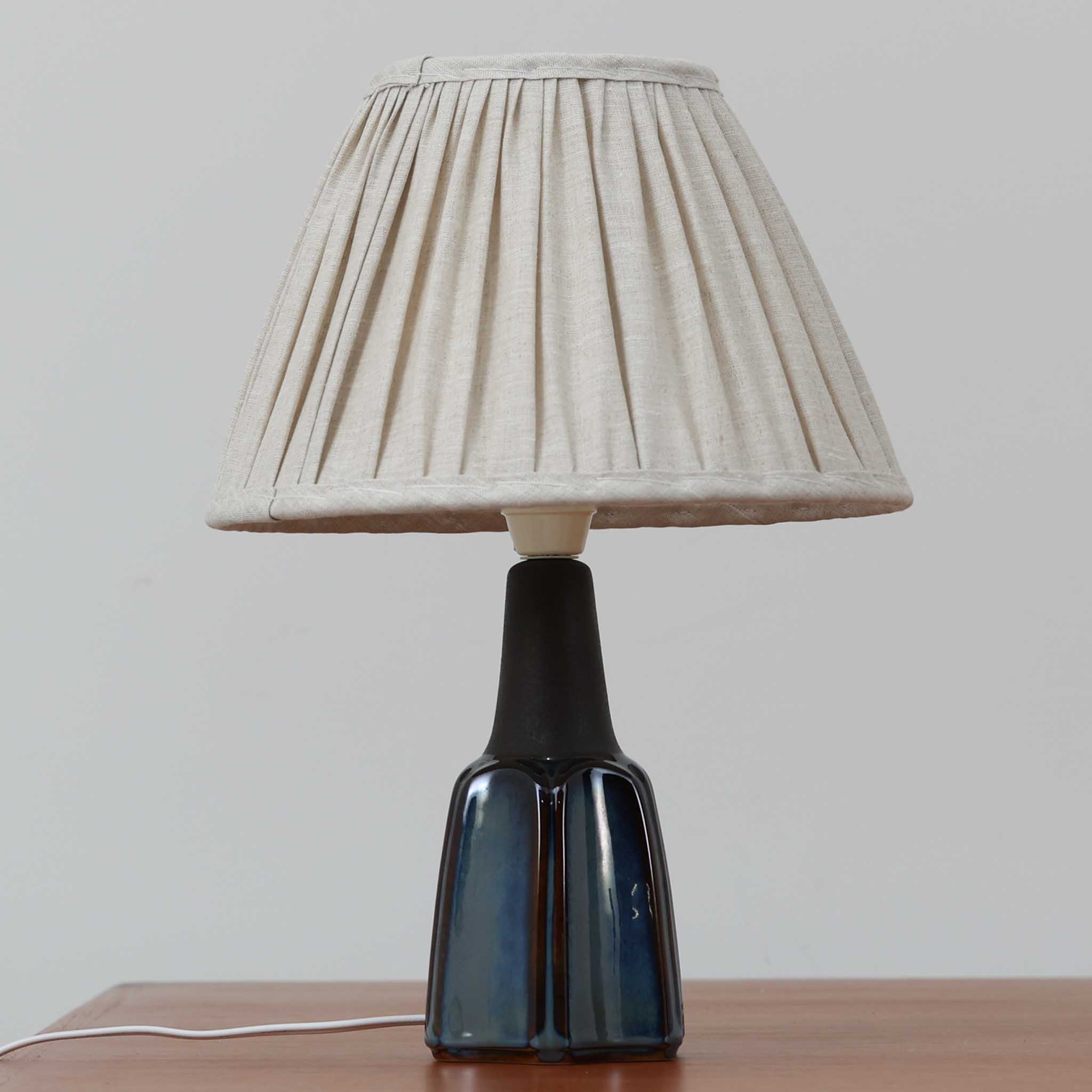 Soholm Keramik テーブルランプ 1031 高さ37cm Einar Johansen スーホルム・セラミック デンマーク製 北欧ビンテージ家具 北欧照明 陶器ライト 間接照明 レトロ照明 深いブルー 温かみインテリア
