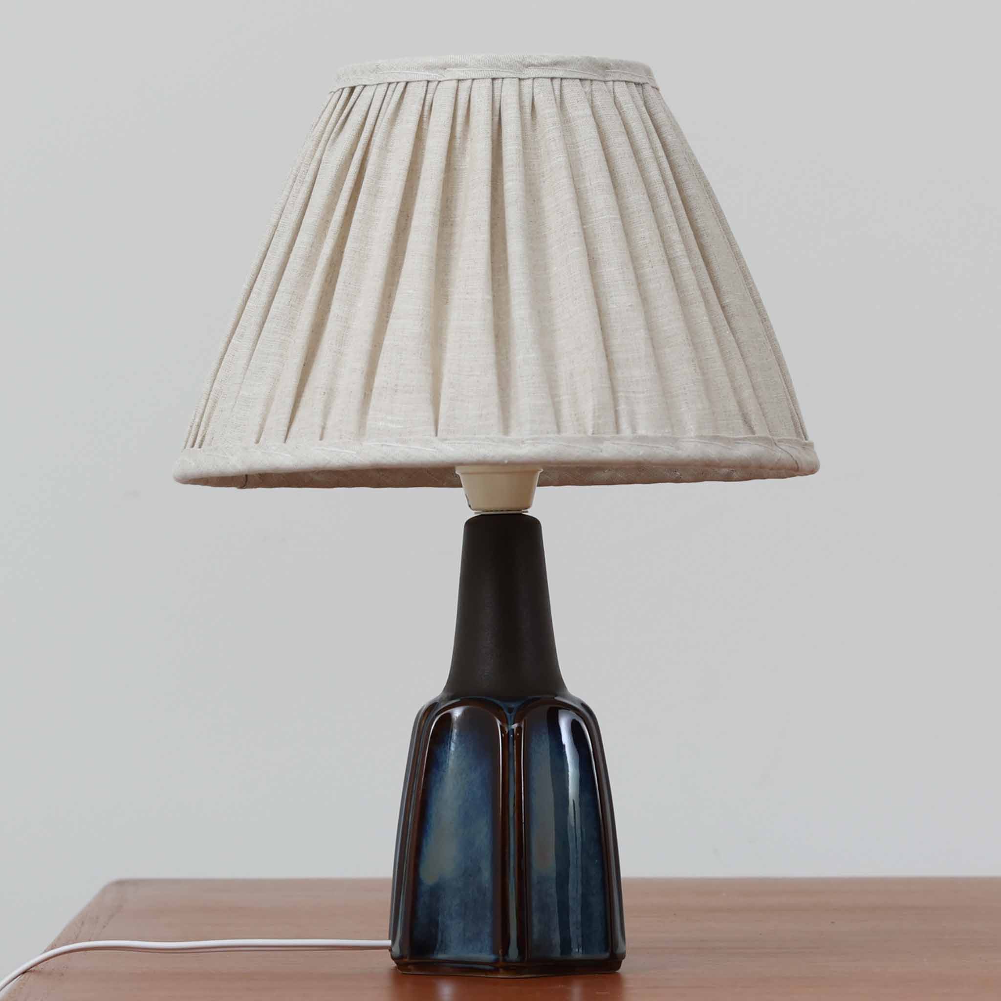 Soholm Keramik テーブルランプ 1031 高さ37cm Einar Johansen スーホルム・セラミック デンマーク製 北欧ビンテージ家具 北欧照明 陶器ライト 間接照明 レトロ照明 深いブルー 温かみの灯り