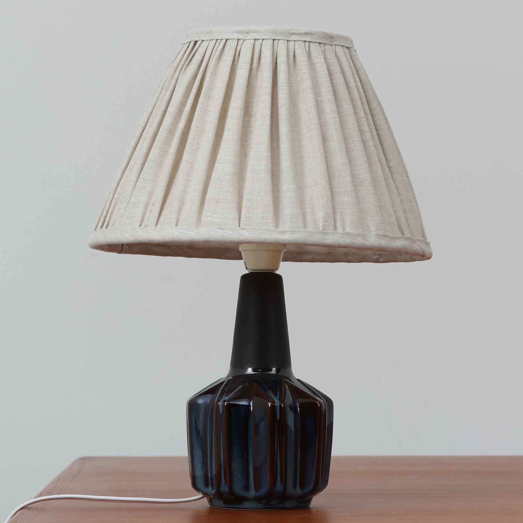 Soholm Keramik テーブルランプ 1052 高さ36cm Einar Johansen スーホルム・セラミック デンマーク製 北欧ビンテージ家具 北欧照明 深いブルー 陶器ランプ 温かい灯り レトロデザイン 間接照明