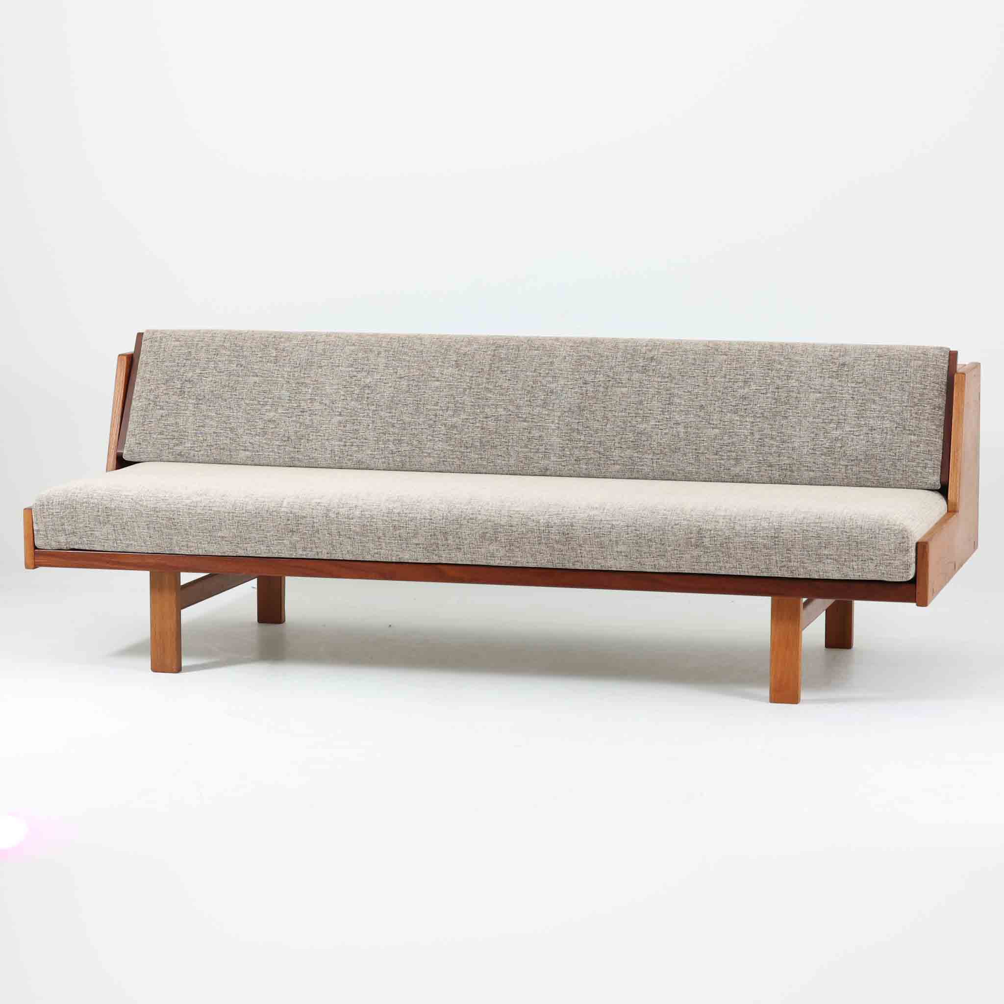 Hans J. Wegner 角脚デイベッド GE258 チーク Getama ハンス・J・ウェグナー ゲタマ デンマーク王国製 北欧ビンテージ調度品 寝いす臥榻 臥榻調度品 木製 御客さん用 リビング 書室 北欧目論む ミッドセンチュリー