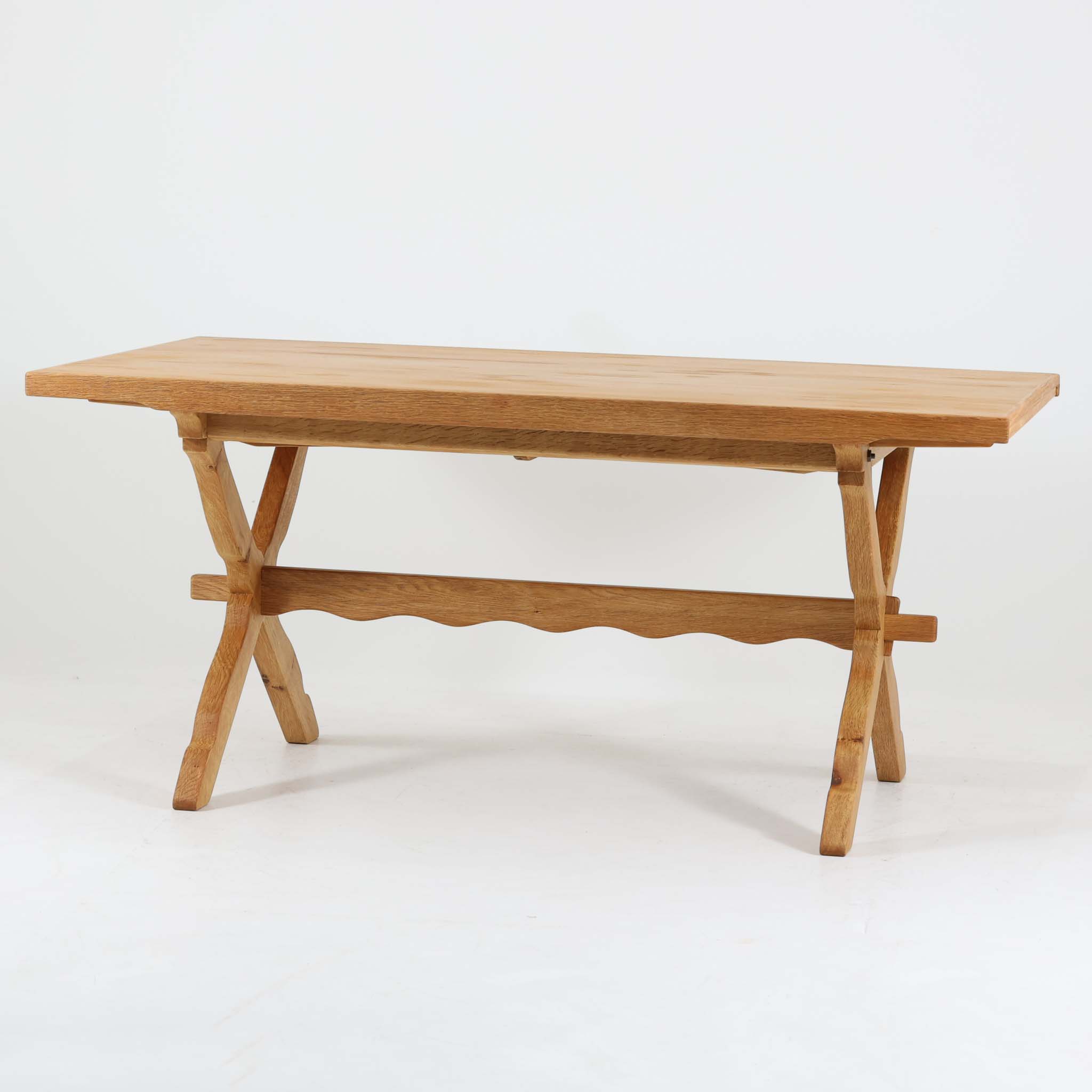 Henning Kjaernulf エクステンションダイニングテーブル クロスレグ オーク 幅160cm~251cm Nyrup Mobelfabrik ヘニング・ケアヌルフ デンマーク製 北欧ビンテージ家具 伸長式 木製 食卓机 ナチュラル 大型|CHLOROS (クロロス)