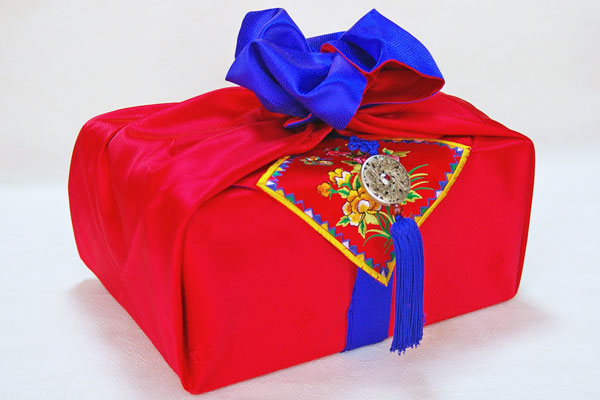 韓国婚礼風呂敷r赤 青110cm角 両面使い可能 Furoshiki R 29 S 風呂敷 贈答品 おしゃれ Crunchusers Com