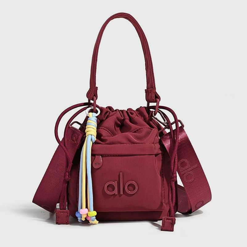 プレゼント企画】【☆2026人気商品☆】alo Yoga ショルダーバッグ