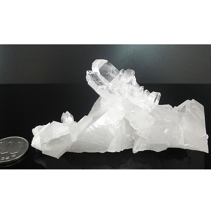 ※貴重な一点物 ★天然水晶クラスター 【アメリカ　アーカンソー州産　原石】 ○縦×横×高さ：約５３×１００×４３ｍｍ ○重量：１０６ｇ （クリスタルクラスター、Cryatal cluster、郡晶） パワーストーン 原石 天然石 原石 開運祈願 グッズ